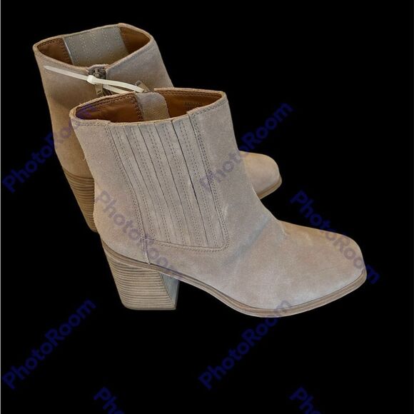 Andre Assous Naia Bootie Beige, size 8, NWOT - Picture 6 of 12